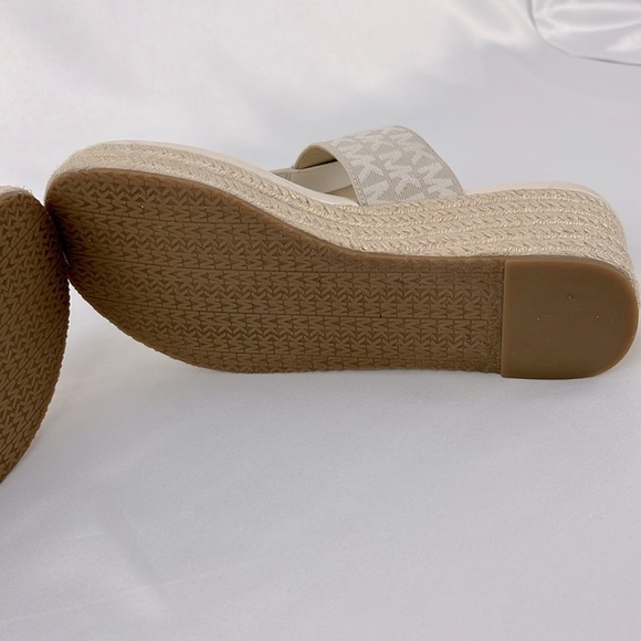 Michael Kors Verity Espadrille Wedge Sandals Cream Size 7 Signature Logo Pattern - Picture 7 of 16